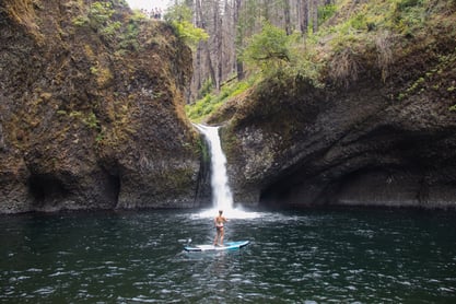Oregon-Punchbowl-Falls-Tams-2